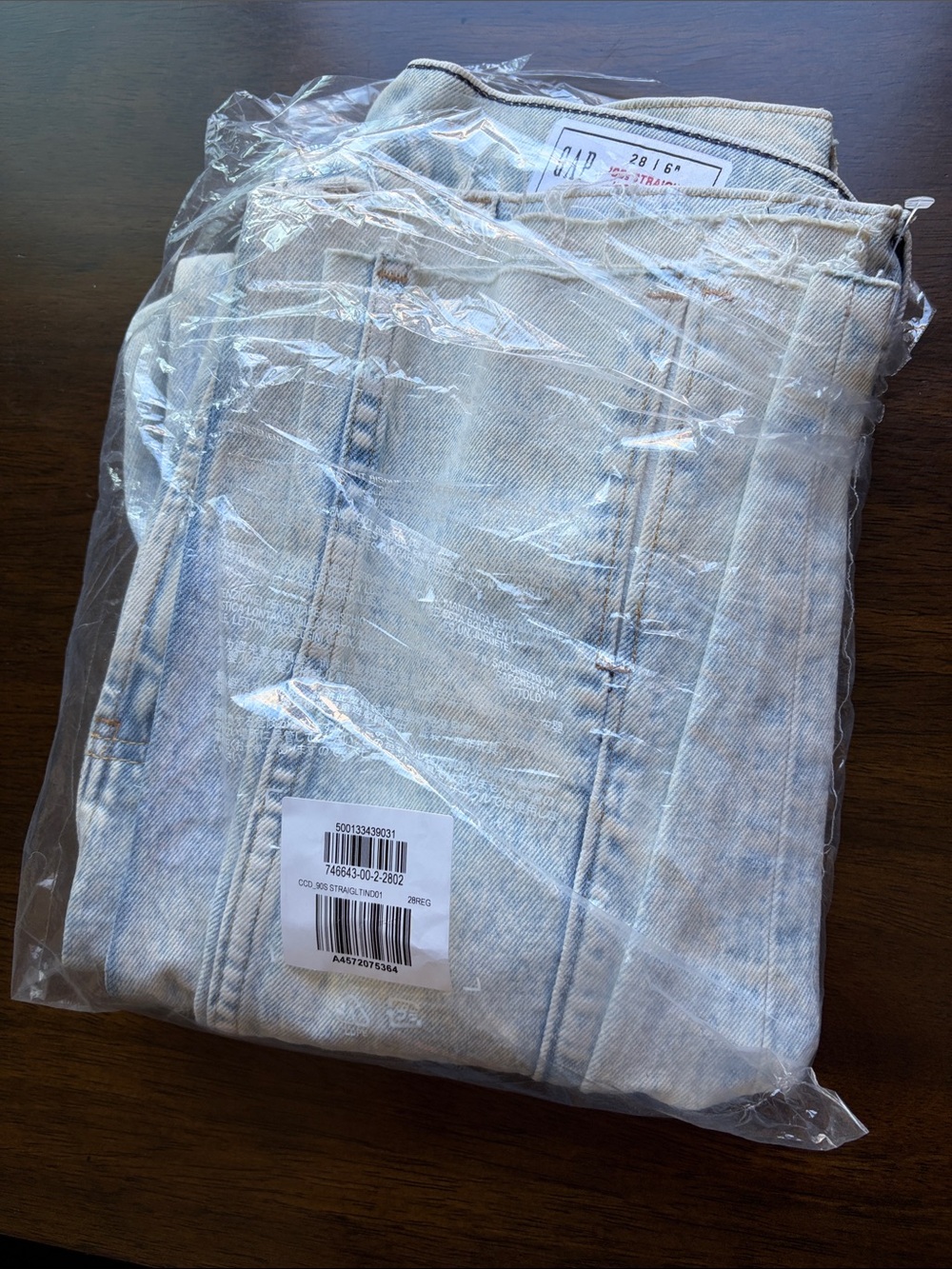 GAP Women's 90’s Straight High-Rise Light Wash Jeans